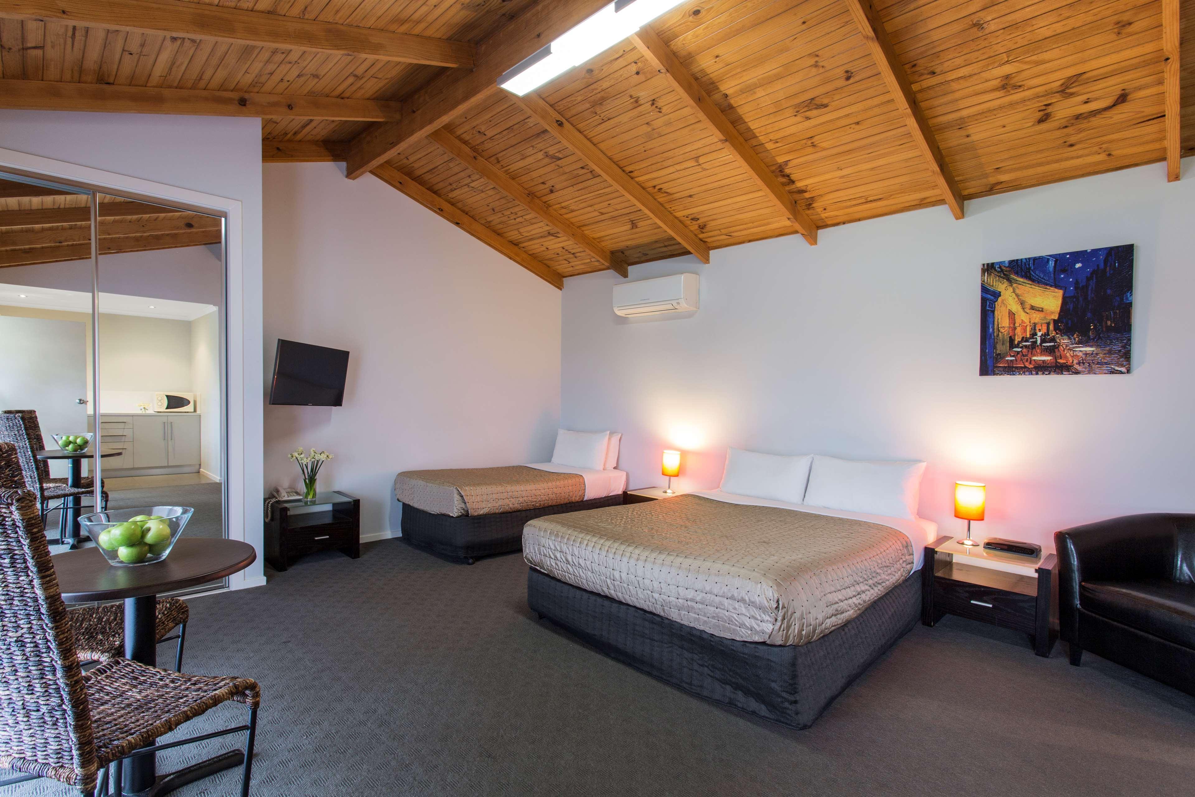 Best Western Colonial Village Motel Уорнъмбул Екстериор снимка
