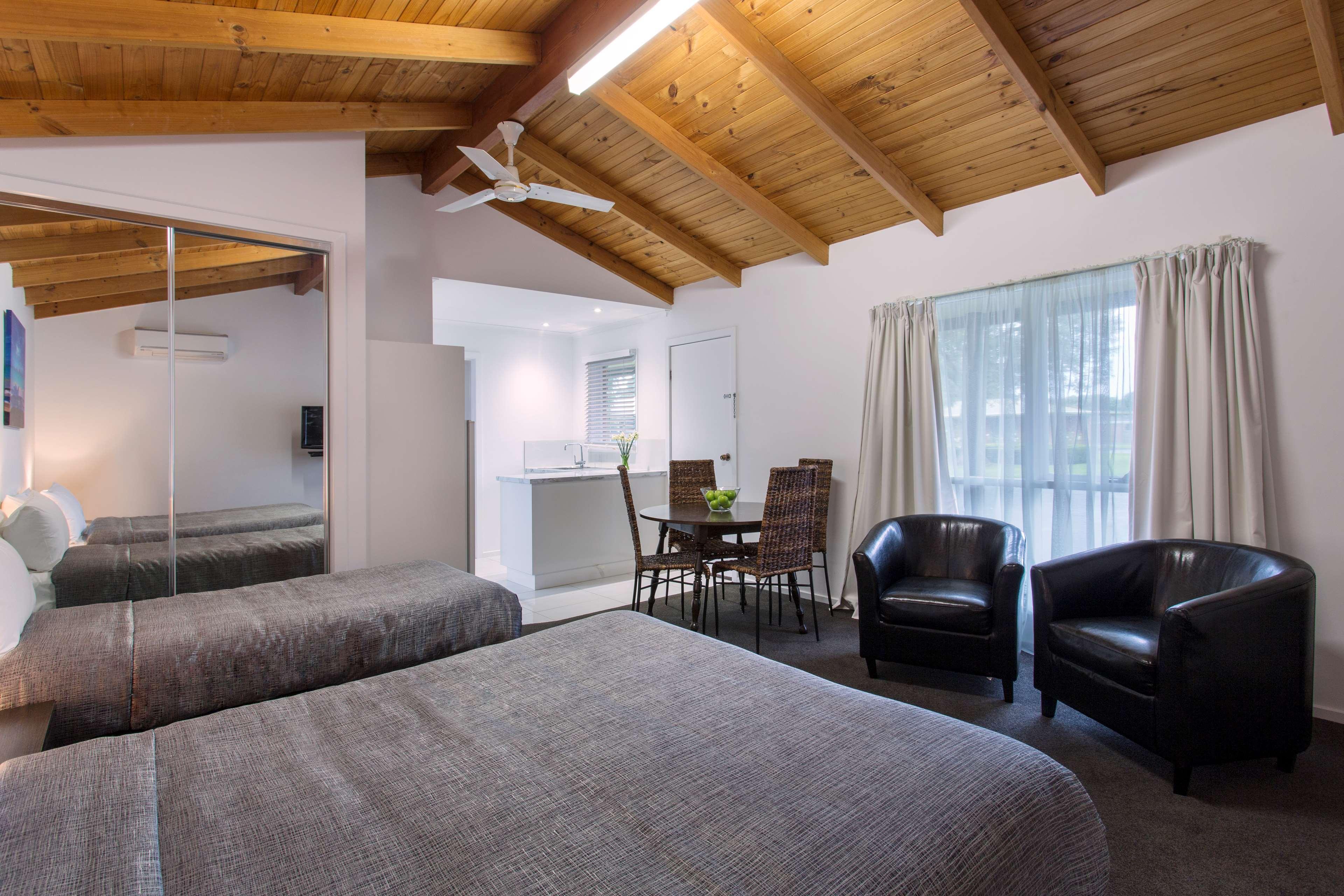 Best Western Colonial Village Motel Уорнъмбул Екстериор снимка